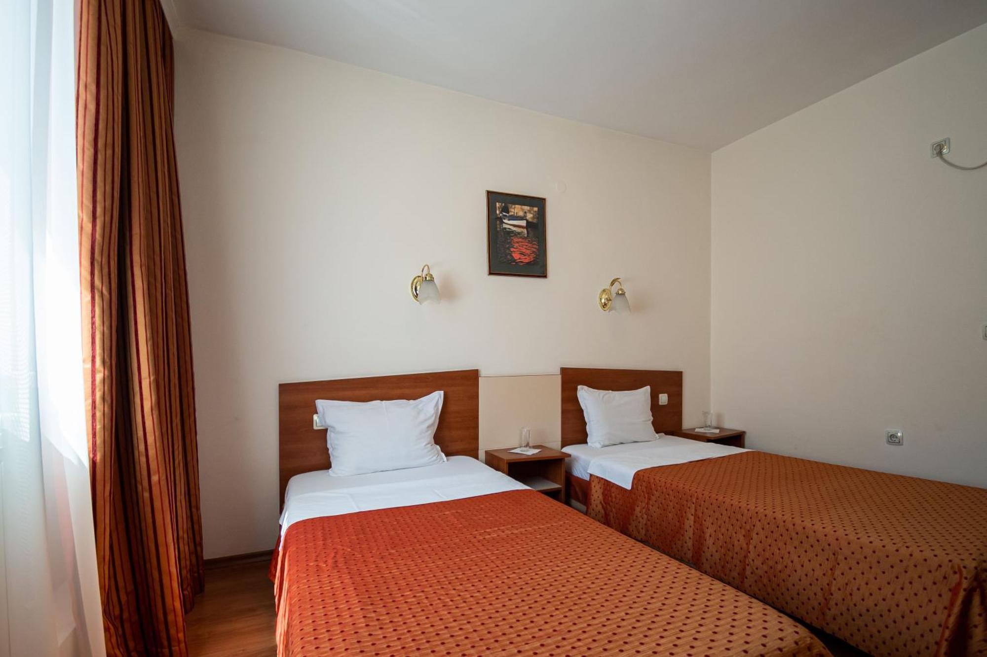 Primavera 2 Hotel Pazardzhik Exterior photo