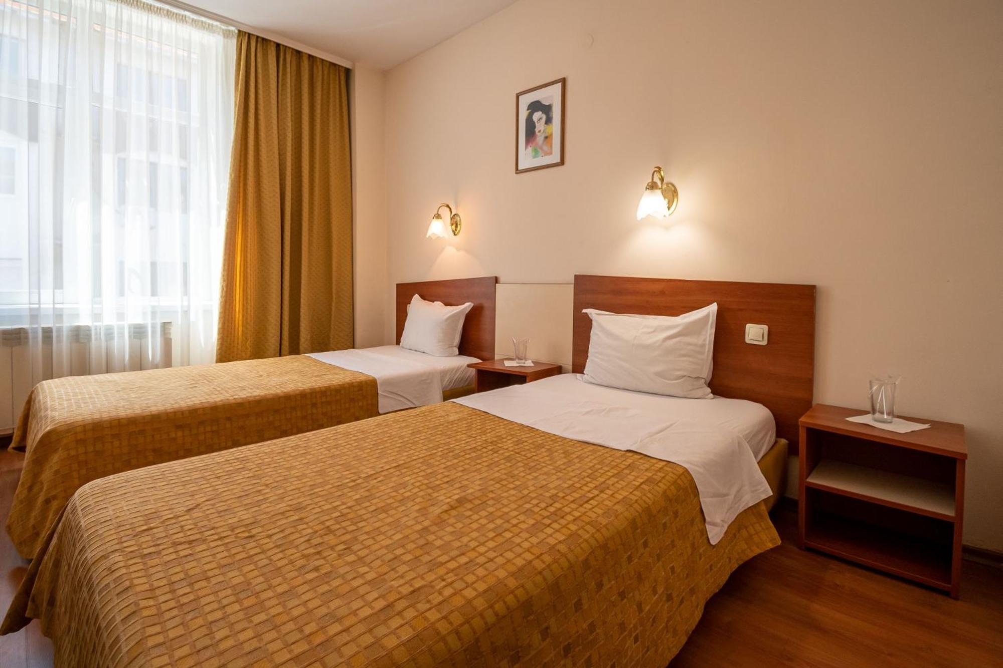 Primavera 2 Hotel Pazardzhik Exterior photo