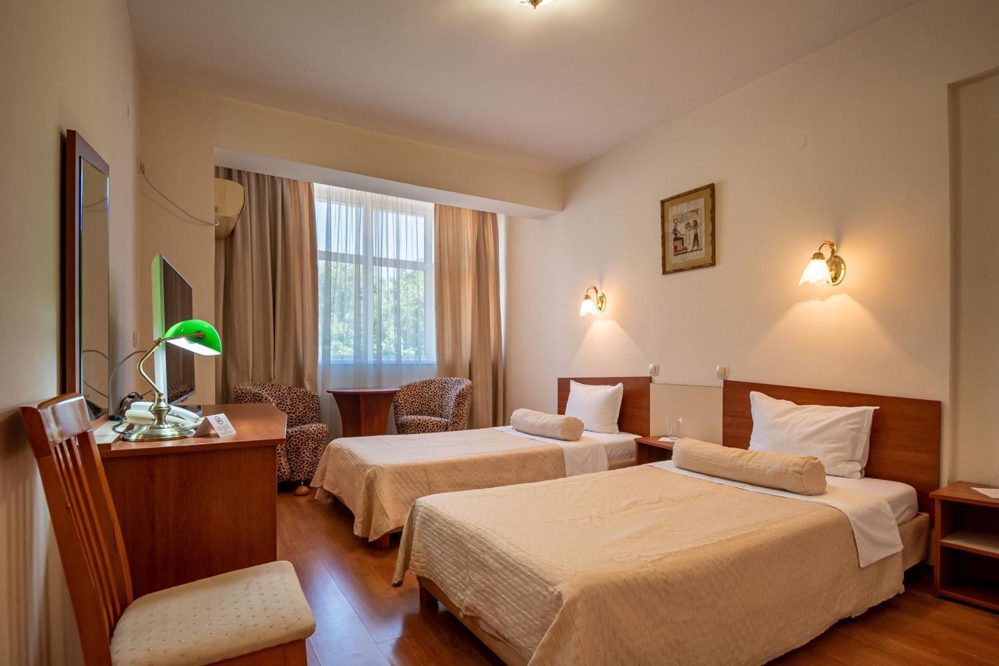 Primavera 2 Hotel Pazardzhik Exterior photo