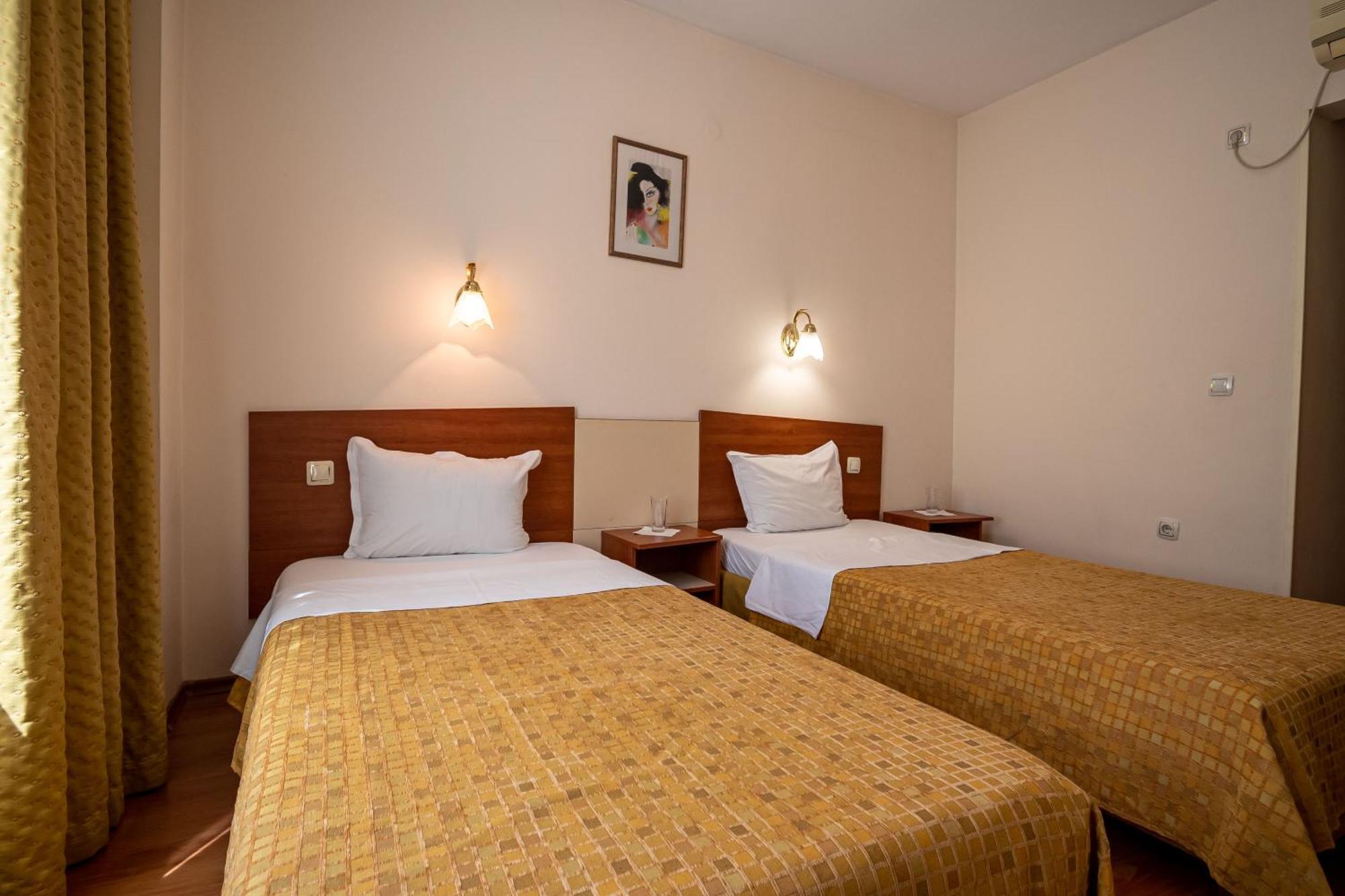 Primavera 2 Hotel Pazardzhik Exterior photo